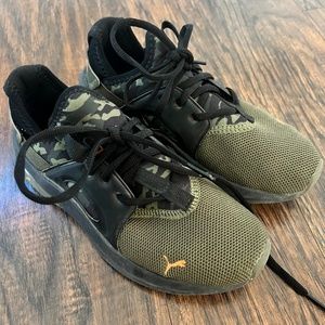 Boys Puma Sneakers Size 2.5